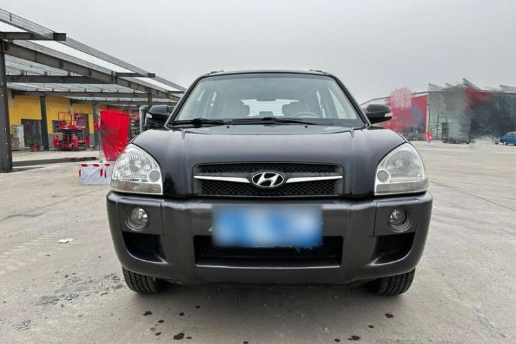 Used Hyundai Tucson 2009 2.0L Automatic Two-Wheel Drive with Sunroof
