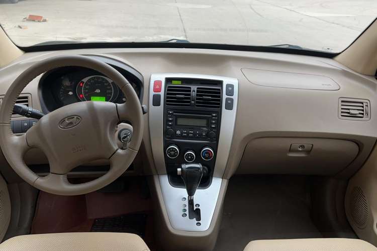 Used Hyundai Tucson 2009 2.0L Automatic Two-Wheel Drive with Sunroof
