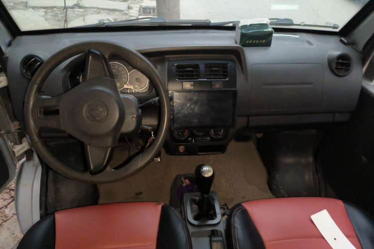 Used Dongfeng Xiaokang K07S 2015 1.2L Practical Version DK12-05 Center Console