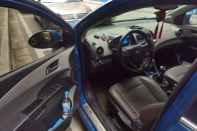 Used Chevrolet Aveo Sonic 2011 Sedan 1.6L Manual Transmission SX