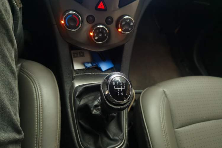 Used Chevrolet Aveo Sonic 2011 Sedan 1.6L Manual Transmission SX