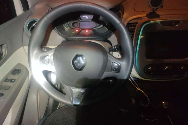 Used Renault Captur 2015 1.2T Automatic Standard Edition
