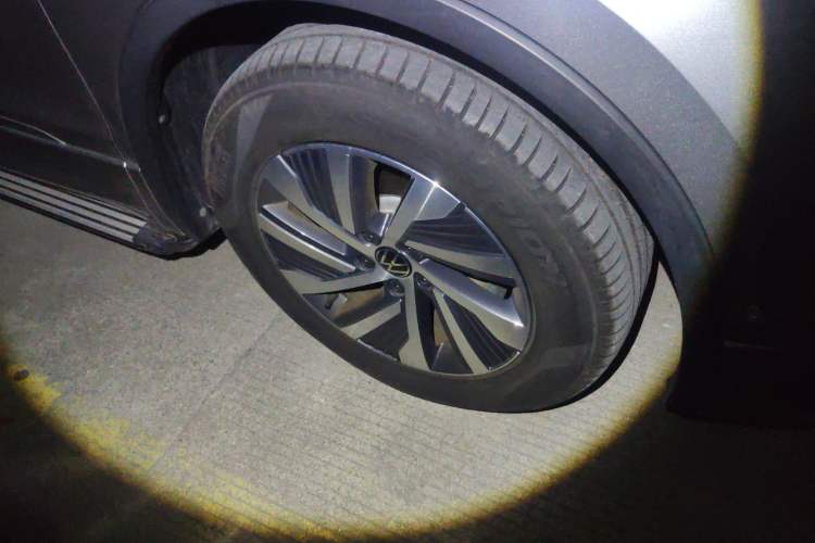 Used Volkswagen Tiguan L New Energy 2022 430 PHEV Plug-in Hybrid Flagship Edition Right Front Wheel Hub