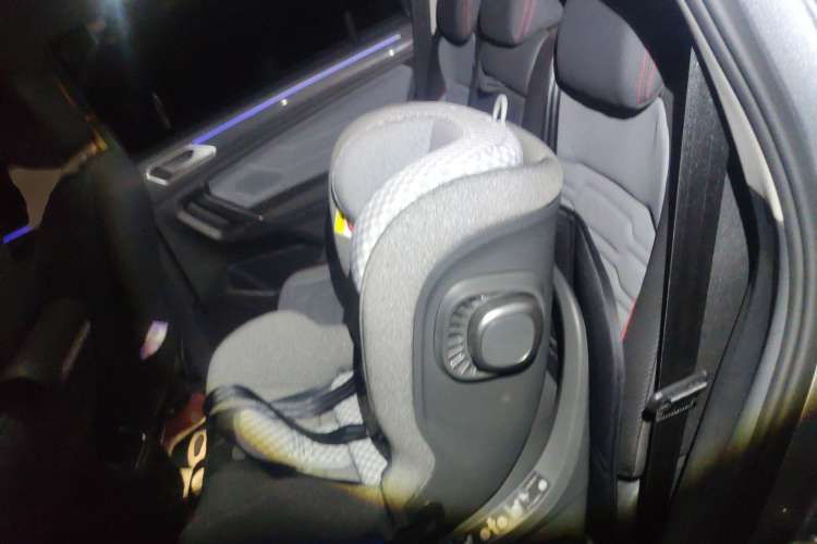 Used Volkswagen Tiguan L New Energy 2022 430 PHEV Plug-in Hybrid Flagship Edition Left Rear Seat