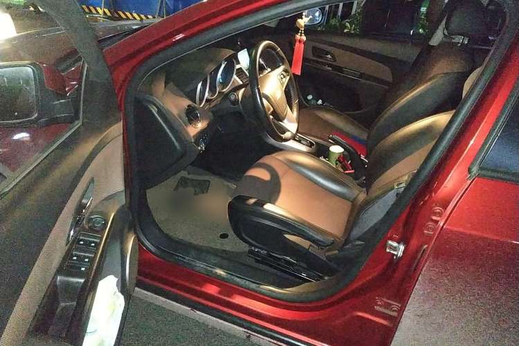 Used Chevrolet Cruze 2013 Hatchback 1.6L Automatic Luxury Model
