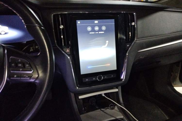 Used Roewe i6 New Energy 2017 45T Hybrid Connect & Smart Enjoyment Edition Audio And AC Panel