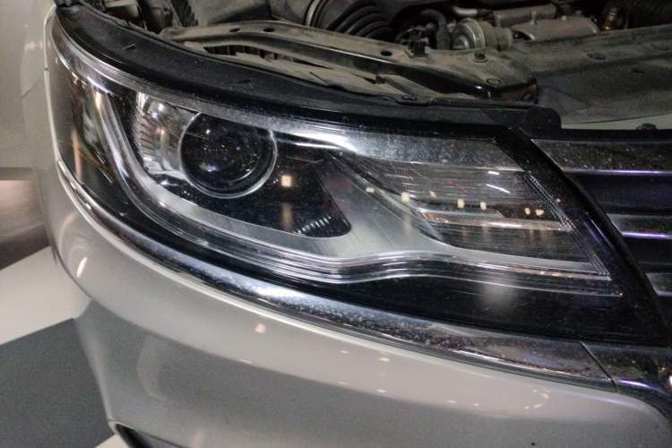 Used Roewe i6 New Energy 2017 45T Hybrid Connect & Smart Enjoyment Edition Right Front Headlight