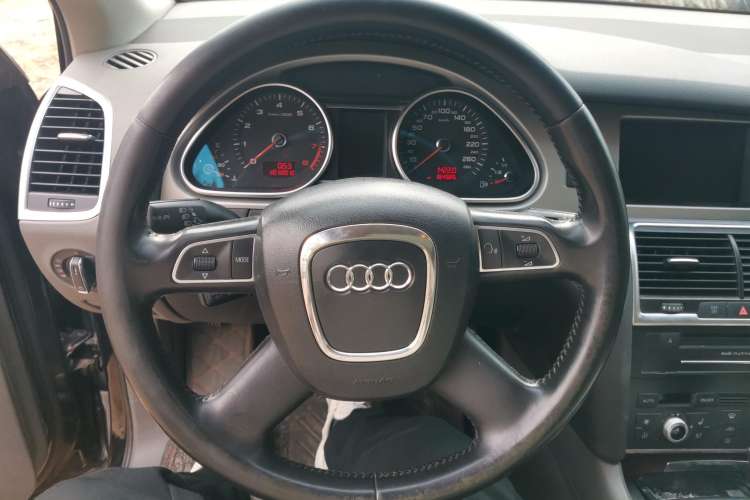 Used Audi Q7 2010 3.6 FSI quattro base version
