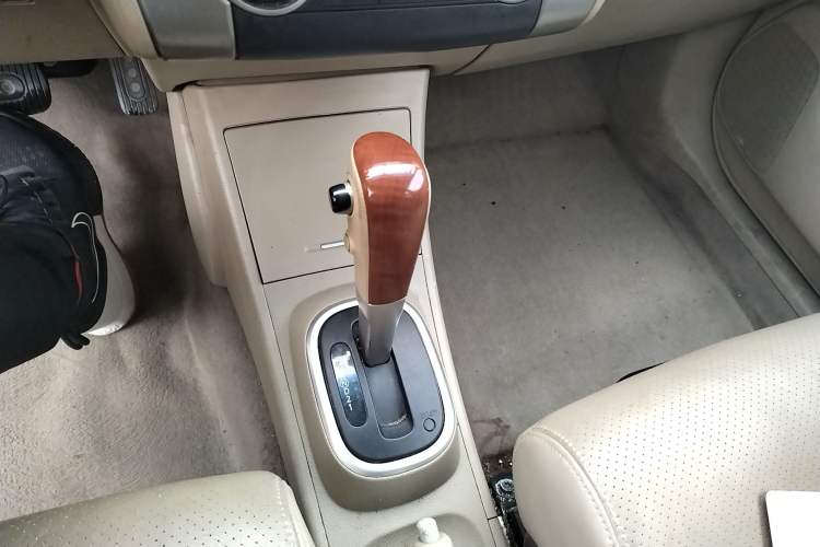 Used Nissan Tiida Sedan 2008 1.6L Automatic Smart Version Gear Lever