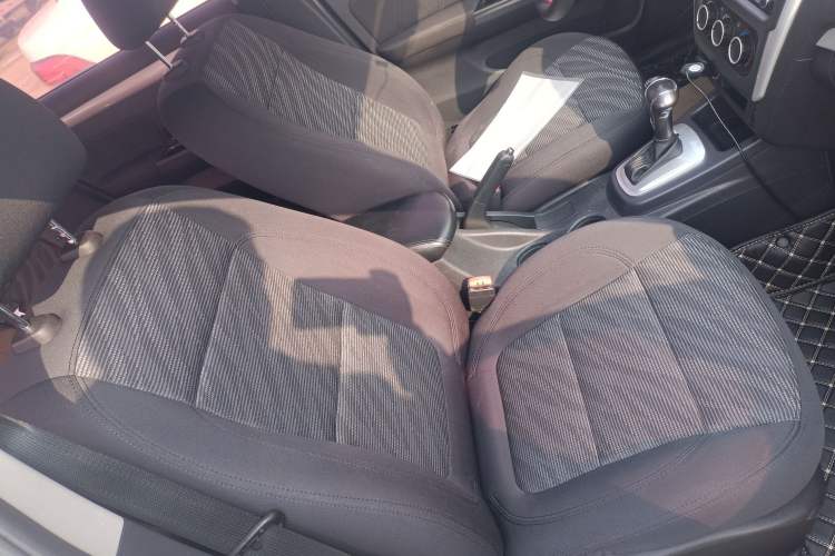 Used FORTHING Joyear S50 2014 1.6L CVT Luxury Model
