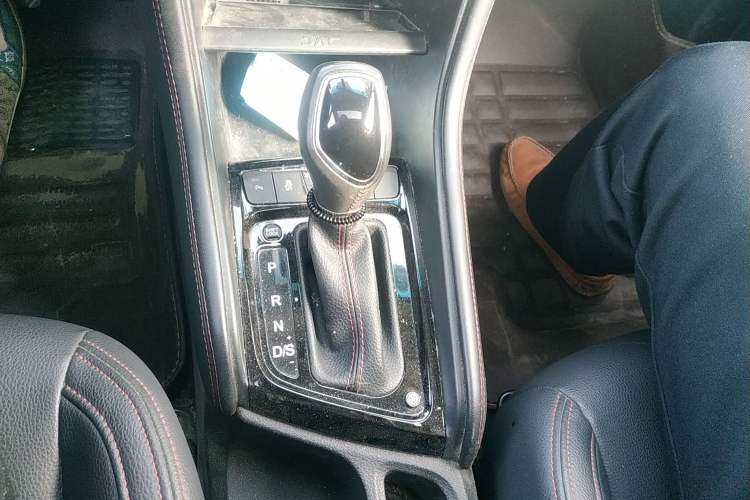 Used JAC Refine S3 2017 1.6L CVT Smart Connect Model
