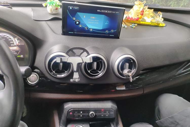 Used Wey P8 2018 2.0T Prestige Version Audio And AC Panel