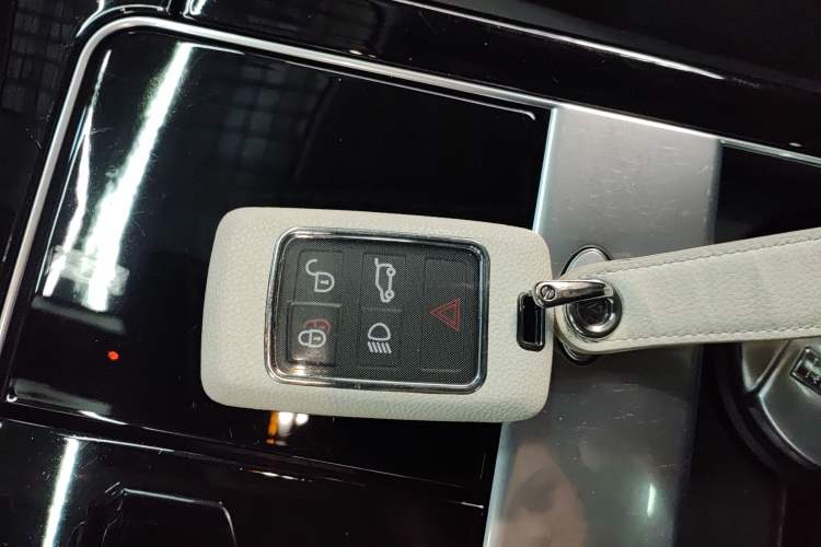 Used Land Rover Range Rover Velar 2021 P250 model
