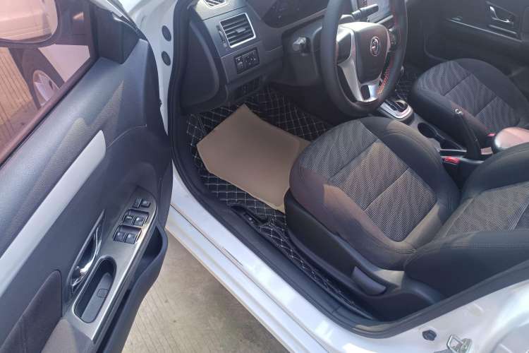 Used FORTHING Joyear S50 2014 1.6L CVT Luxury Model
