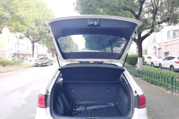 Used Volkswagen Cross Lavida 2014 1.4TSI DSG
