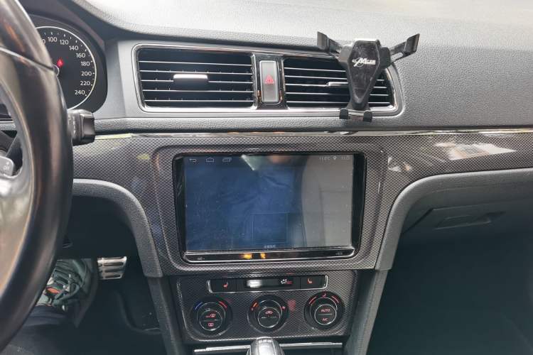 Used Volkswagen Cross Lavida 2014 1.4TSI DSG
