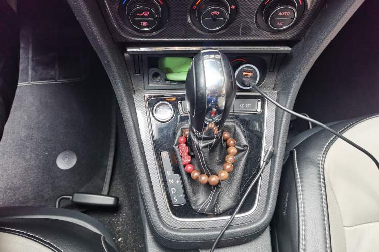 Used Volkswagen Cross Lavida 2014 1.4TSI DSG
