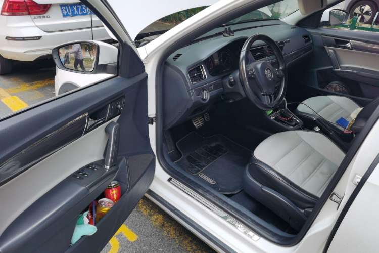 Used Volkswagen Cross Lavida 2014 1.4TSI DSG
