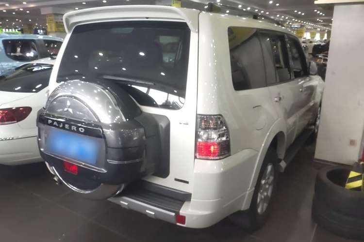 Used Mitsubishi Pajero 2015 3.0L Automatic Luxury Version China IV Standard
