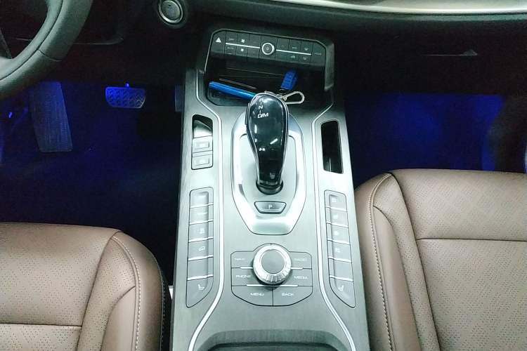 Used Wey VV6 2021 2.0T Two-Wheel Drive Smart Plus
