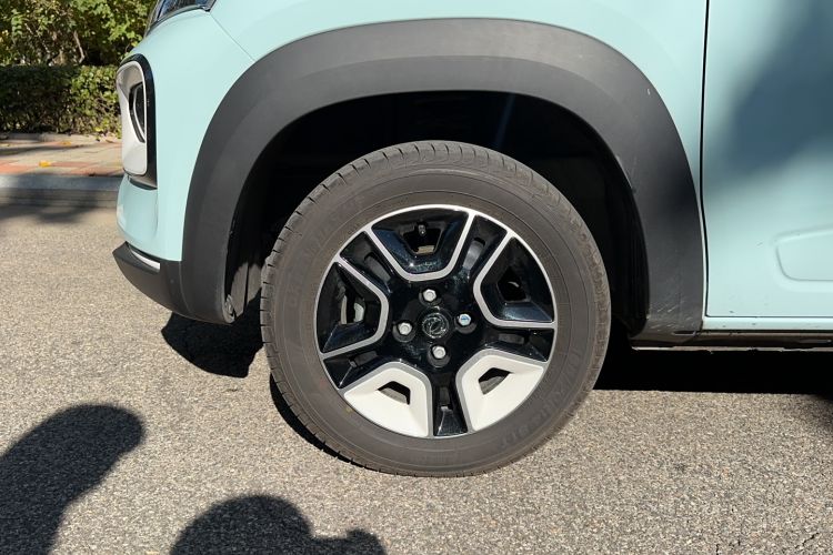 Used Dongfeng NAMMI BOX 2022 Revised Light Wind Edition 201 km Standard Version Left Front Wheel Hub