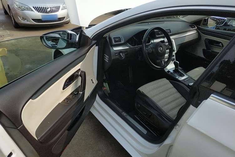 Used Volkswagen CC 2013 3.0 FSI V6
