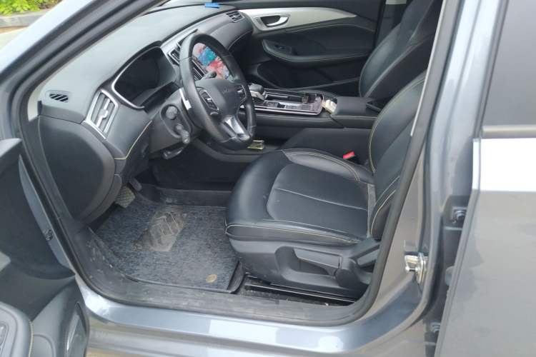 Used Roewe i6 MAX 2020 300TGI Automatic Sporty Cool Edition
