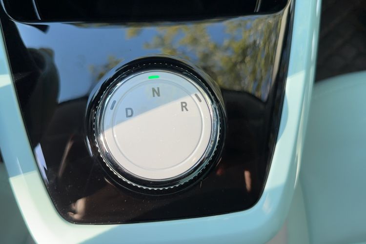 Used Dongfeng NAMMI BOX 2022 Revised Light Wind Edition 201 km Standard Version Gear Lever