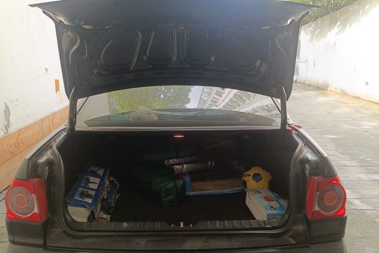 Used Volkswagen Santana Vista 2008 1.8L Manual Sishang Model Trunk