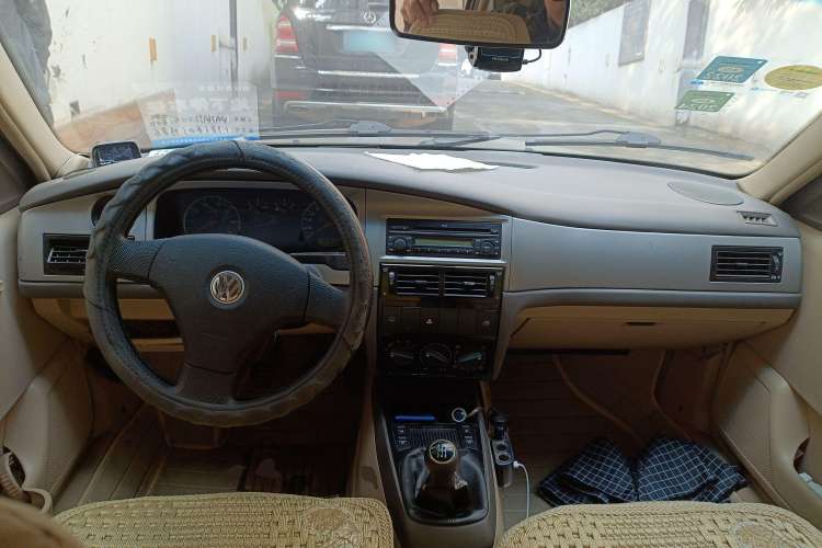 Used Volkswagen Santana Vista 2008 1.8L Manual Sishang Model Center Console