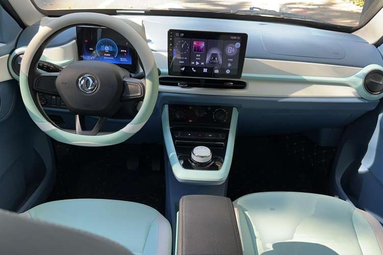 Used Dongfeng NAMMI BOX 2022 Revised Light Wind Edition 201 km Standard Version Center Console