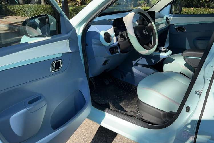 Used Dongfeng NAMMI BOX 2022 Revised Light Wind Edition 201 km Standard Version Driver Seat