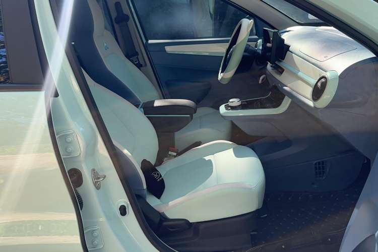 Used Dongfeng NAMMI BOX 2022 Revised Light Wind Edition 201 km Standard Version Right Front Seat