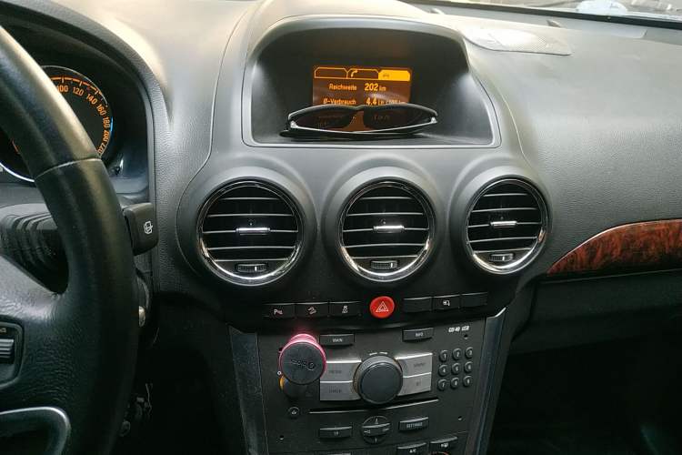 Used Opel Antara 2013 2.4L Two-Wheel-Drive Luxury Edition