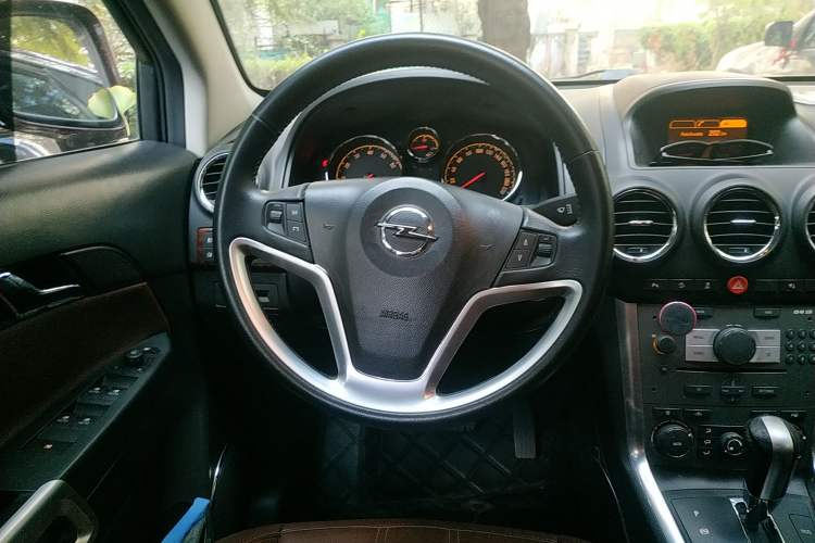 Used Opel Antara 2013 2.4L Two-Wheel-Drive Luxury Edition