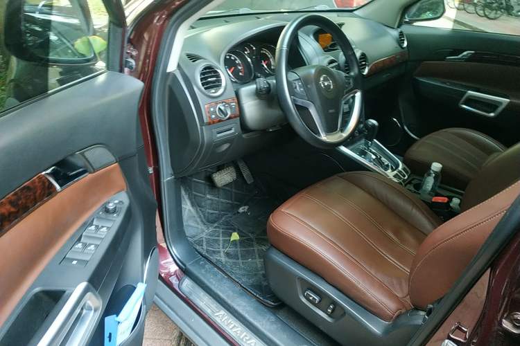 Used Opel Antara 2013 2.4L Two-Wheel-Drive Luxury Edition