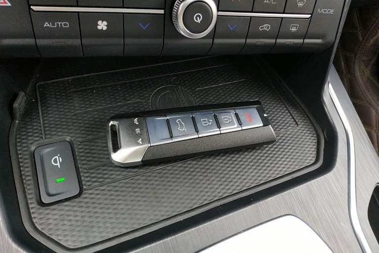 Used Wey VV6 2018 2.0T Two-Wheel-Drive Ultra-Luxury Version China V Standard
