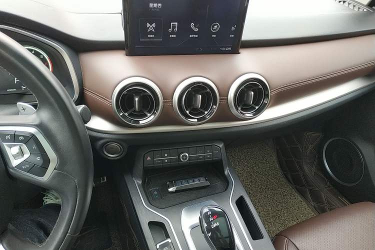 Used Wey VV6 2018 2.0T Two-Wheel-Drive Ultra-Luxury Version China V Standard
