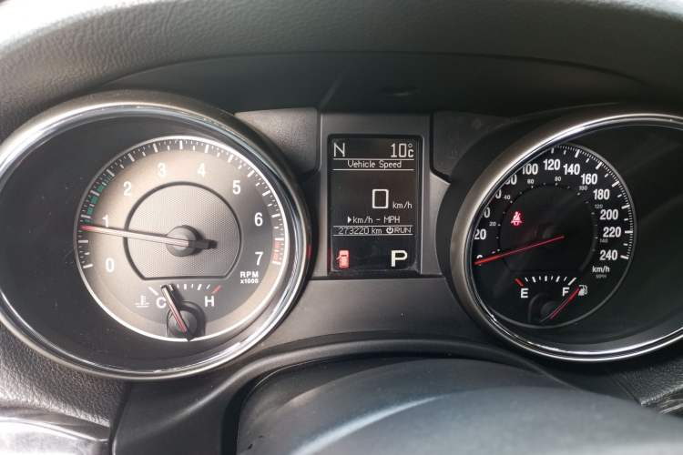 Used Jeep Grand Cherokee 2011 Revised Version 3.6L Comfort Edition Odometer Close Up