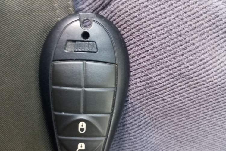 Used Jeep Grand Cherokee 2011 Revised Version 3.6L Comfort Edition Vehicle Key