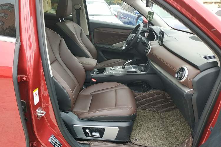 Used Wey VV6 2018 2.0T Two-Wheel-Drive Ultra-Luxury Version China V Standard
