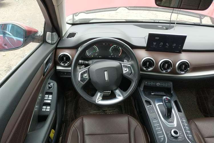 Used Wey VV6 2018 2.0T Two-Wheel-Drive Ultra-Luxury Version China V Standard
