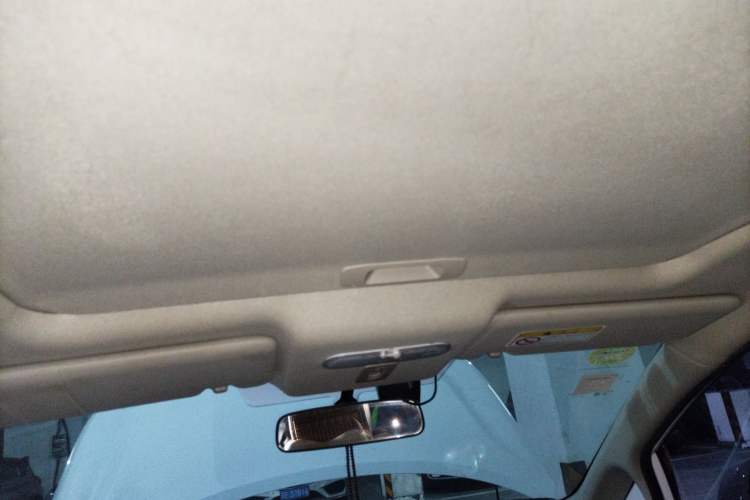 Used Venucia R50X 2013 1.6L Automatic Model