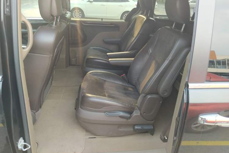 Used Chrysler Grand Voyager 2014 3.6L Comfort Edition
