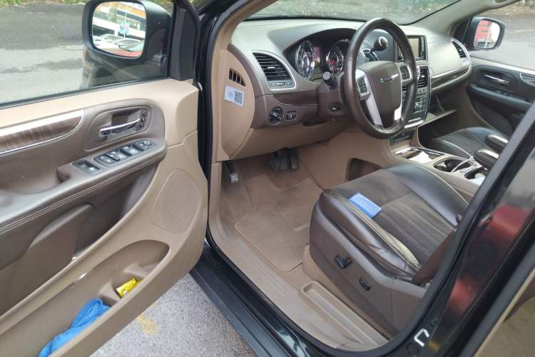 Used Chrysler Grand Voyager 2014 3.6L Comfort Edition
