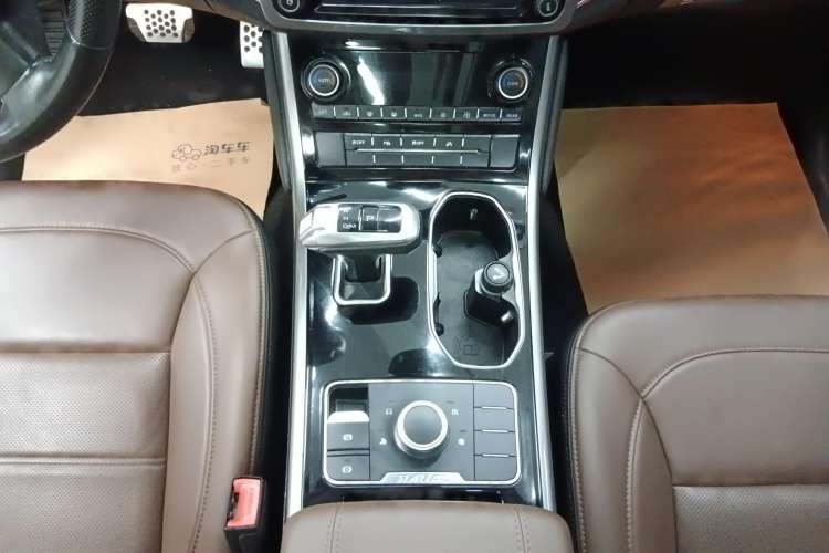 Used Haval H8 2017 2.0T Gasoline Two-Wheel Drive Enjoyment Version