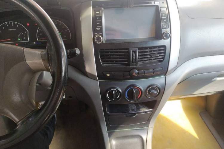 Used Dongfeng Shuaike 2011 1.6L Manual Comfort 7-Seater
