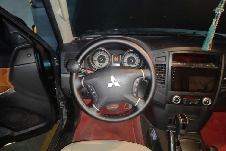 Used Mitsubishi Pajero 2012 3.0L Luxury Edition
