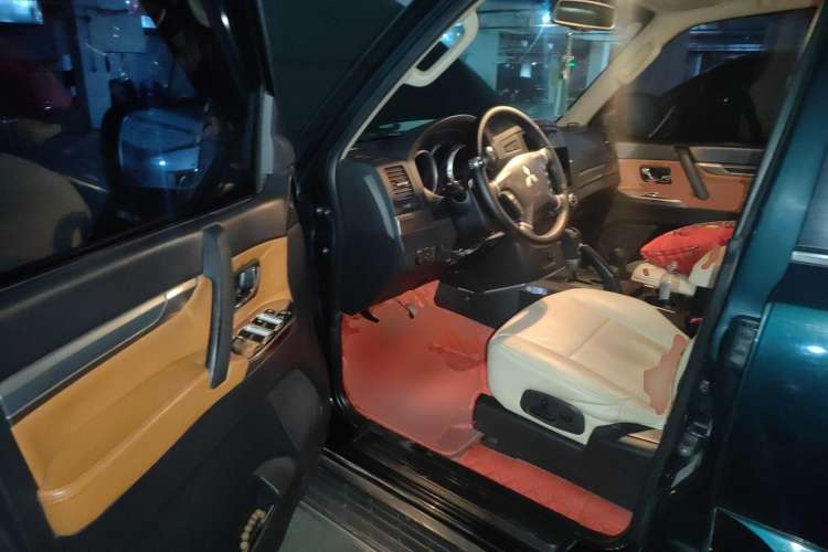 Used Mitsubishi Pajero 2012 3.0L Luxury Edition
