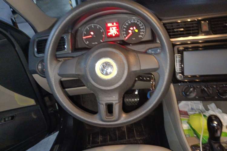 Used Volkswagen Santana 2015 1.6L Automatic Comfort Edition